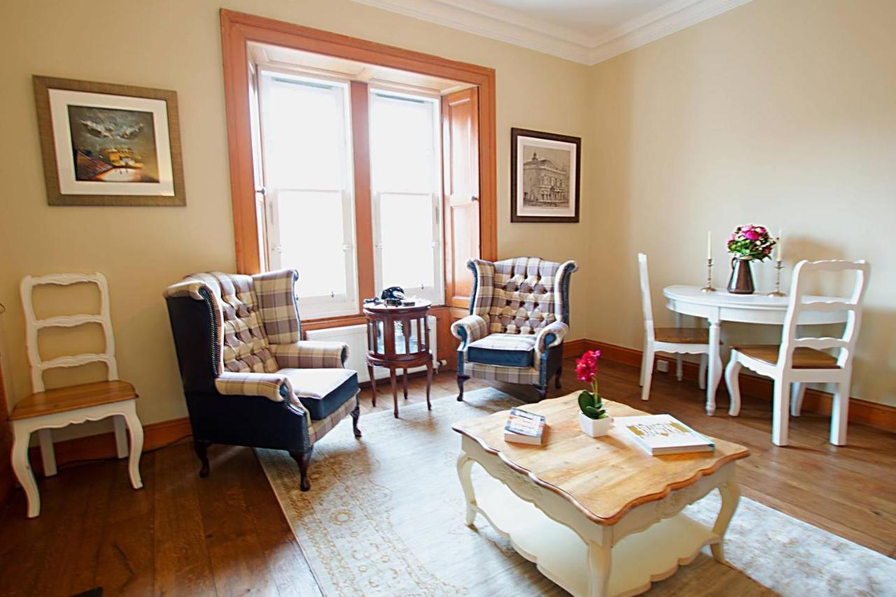 Joivy Classic Apt With Castle Views In Old Town Εδιμβούργο Εξωτερικό φωτογραφία